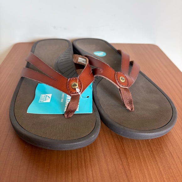 NWT Reef Pacific Joy Dark Brown Rust Flip Flops Sandals - Size 10 - Picture 4 of 7